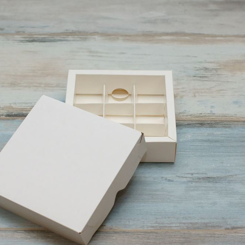 Коробка для 9 конфет (VM), цвет белый