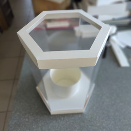Шестигранник с прозрачной серединой и вазоном, размер - 22х30, цвет - белый